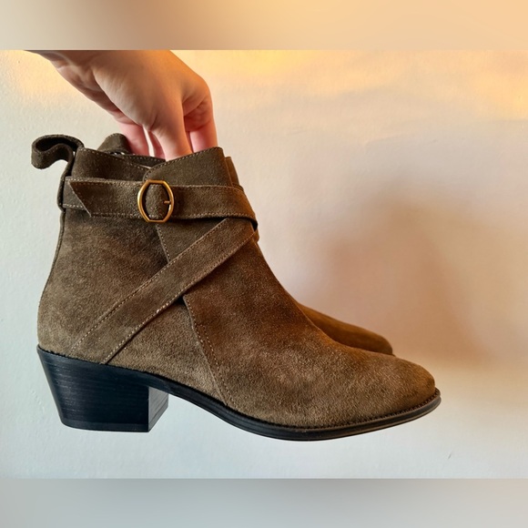 NEW Banana Republic Olive Green Stella Suede Ankle Boot - Size 8. - Picture 2 of 7